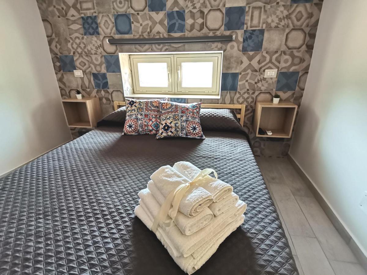 Le Metro Bed and Breakfast Carini Exteriör bild